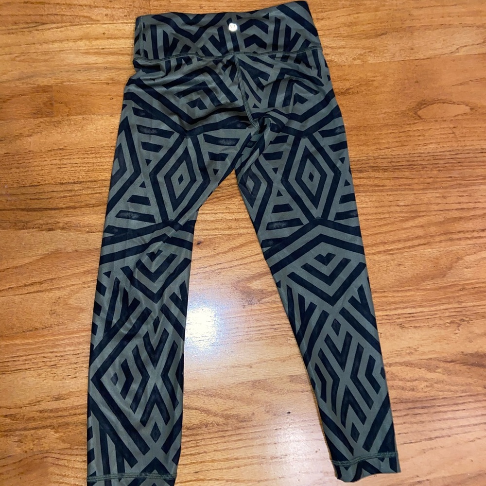 Mid rise geometrical patterned lululemon leggings